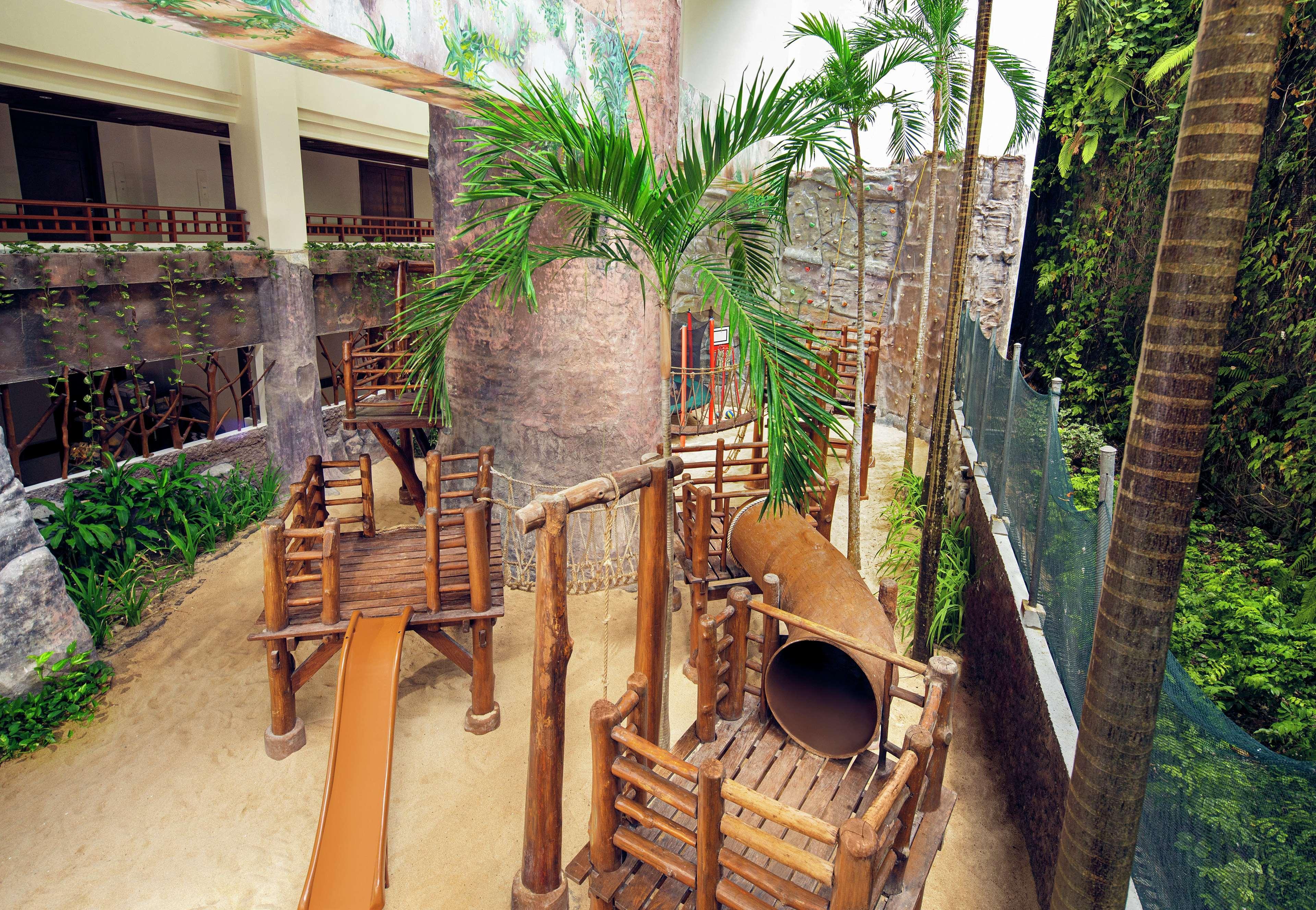 Hilton Bali Resort Nusa Dua  Exterior foto The Rainforest