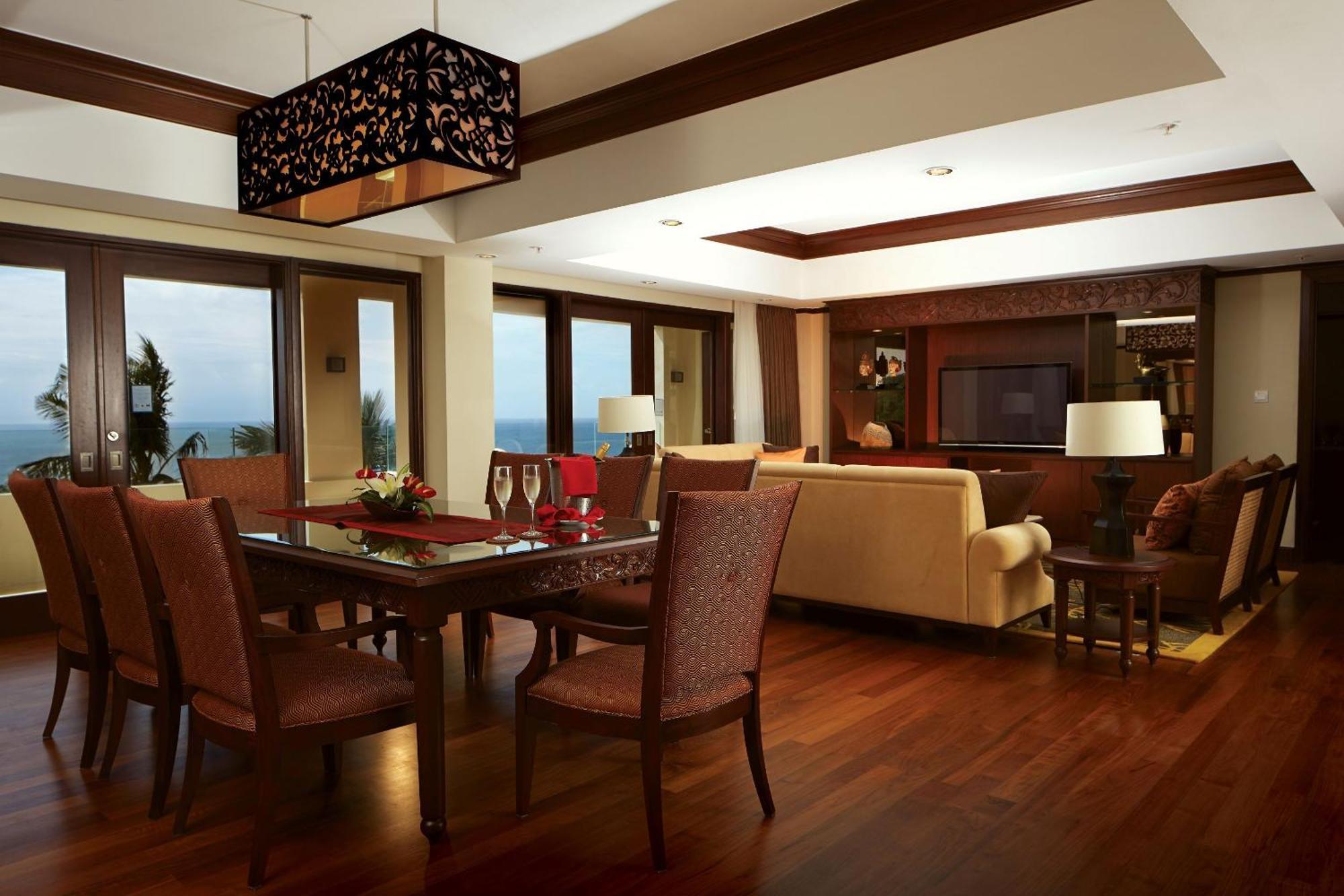 Hilton Bali Resort Nusa Dua  Exterior foto A living room in a suite at the Shangri-La Hotel, Manila
